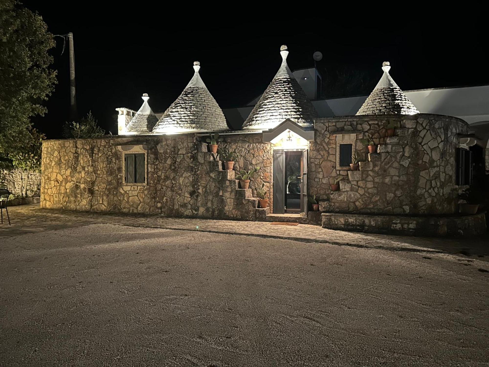 Гостьовий будинок Trulli Santa Maria Odegitria Relais Остуні Екстер'єр фото